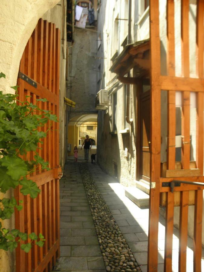 Al Vicolo Del Gallo Varallo Exterior foto