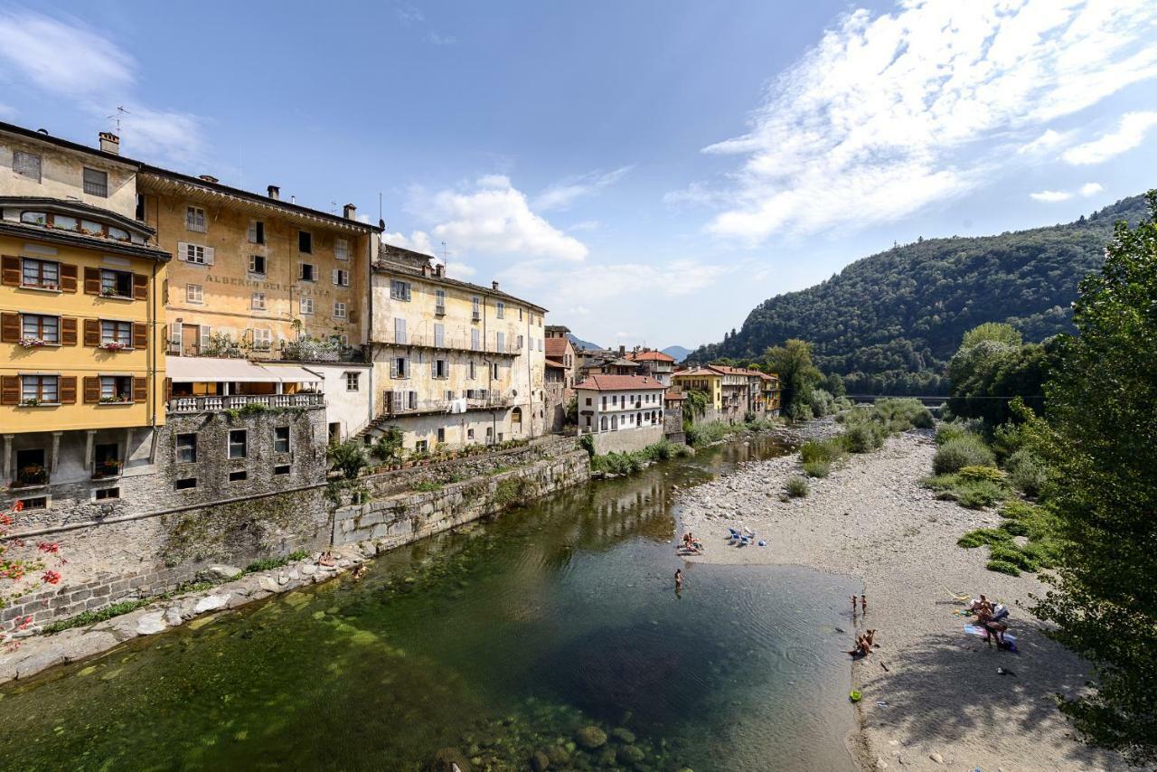 Al Vicolo Del Gallo Hotel Varallo Exterior foto