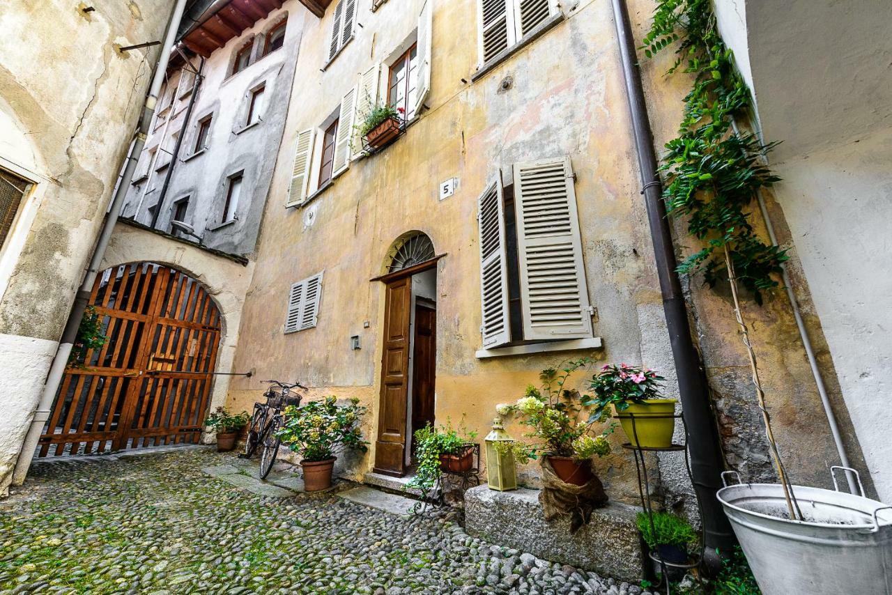 Al Vicolo Del Gallo Hotel Varallo Exterior foto