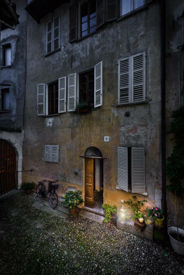 Al Vicolo Del Gallo Hotel Varallo Exterior foto