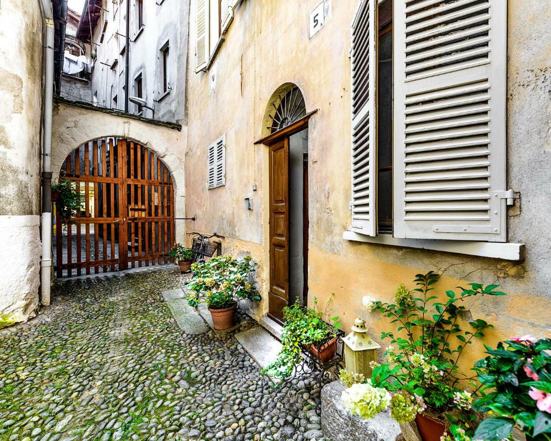 Al Vicolo Del Gallo Varallo Exterior foto