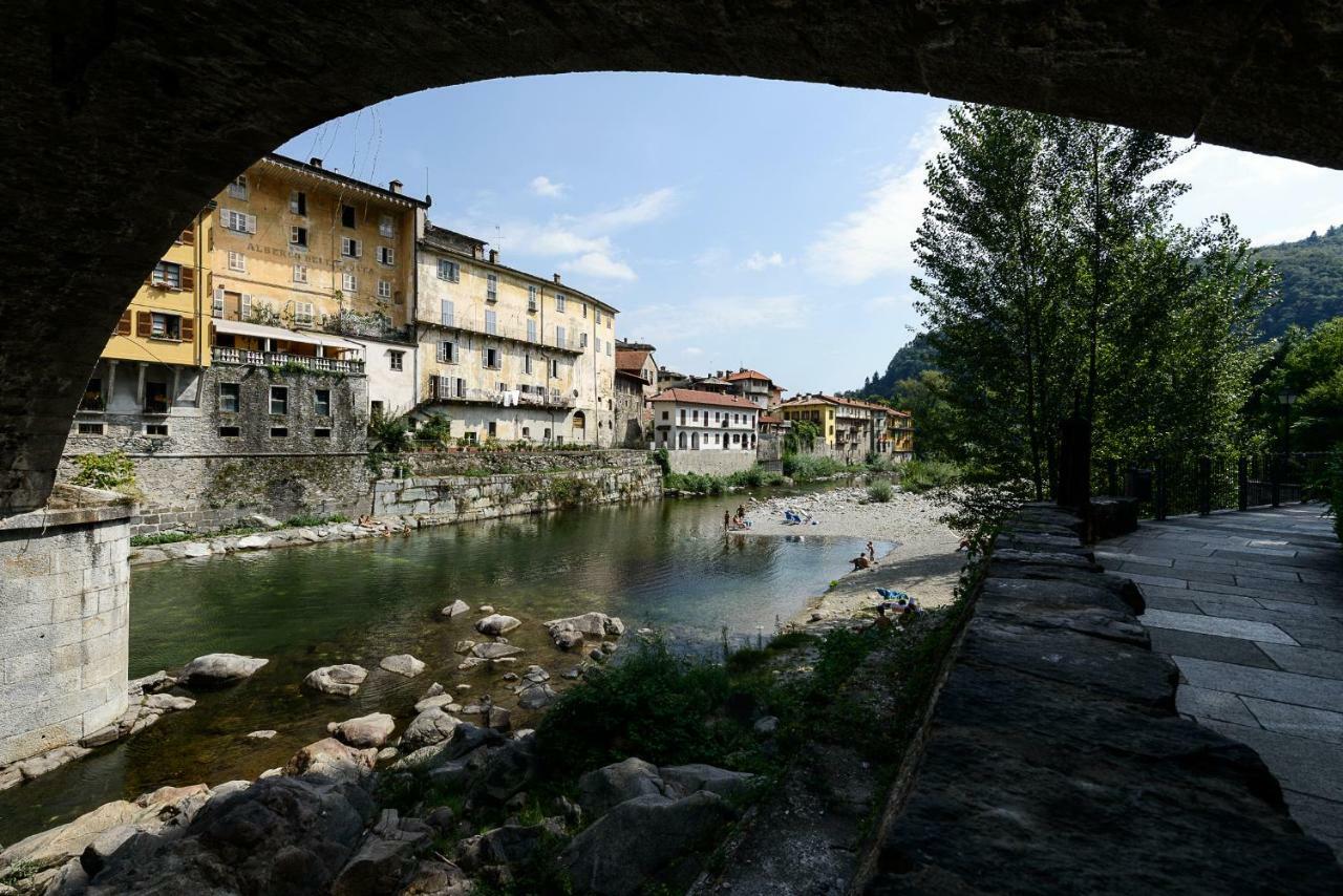 Al Vicolo Del Gallo Hotel Varallo Exterior foto