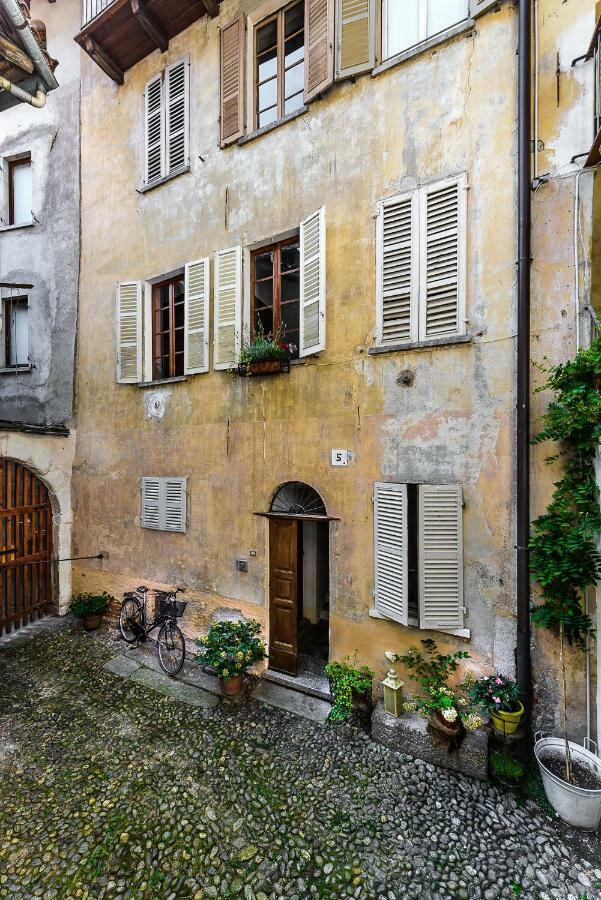 Al Vicolo Del Gallo Hotel Varallo Exterior foto