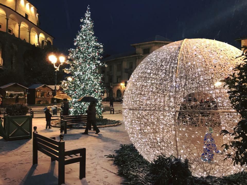 Al Vicolo Del Gallo Hotel Varallo Exterior foto