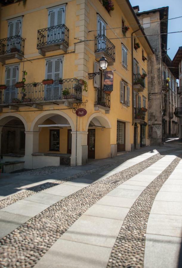 Al Vicolo Del Gallo Hotel Varallo Exterior foto